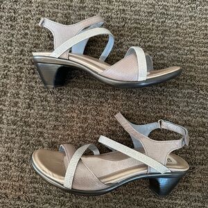 Naot Innovate Backstrap Heel in Silver Threads / Size 38 (US 7-7.5)